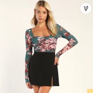 Lulu’s Green Floral Print Ruched Long Sleeve Bodysuit Size L